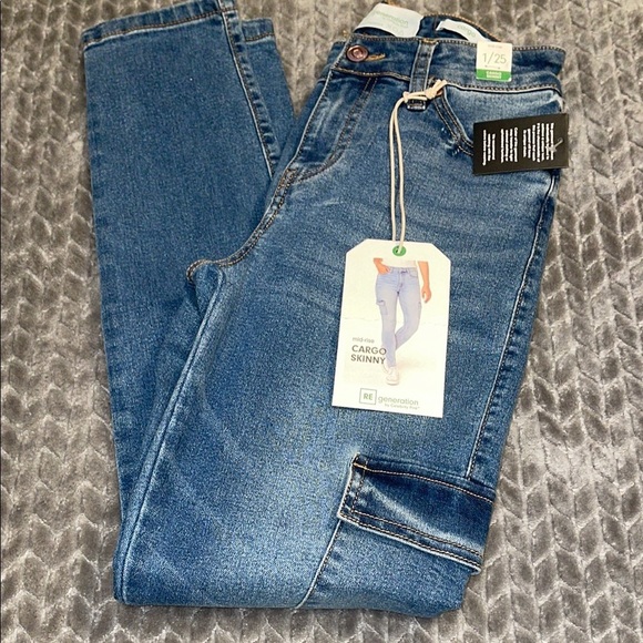 NWT Regeneration Celebrity Pink Mid-Rise Cargo Skinny Jeans.  Size 1/25. - Picture 1 of 9
